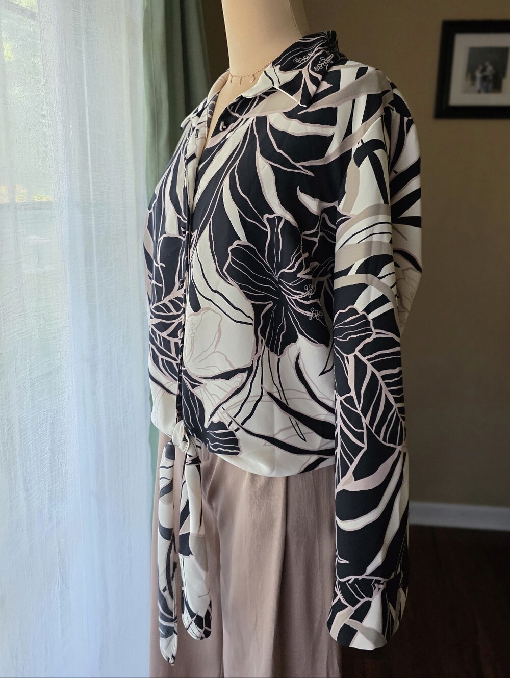 Joseph Ribkoff Sz 12 Black Beige Tropical Leaf Tie Front Button Down Blouse
